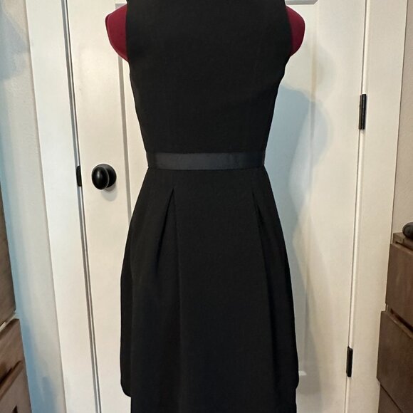 White House/Black Market Black Sleeveless Zippered Dress - Picture 2 of 10